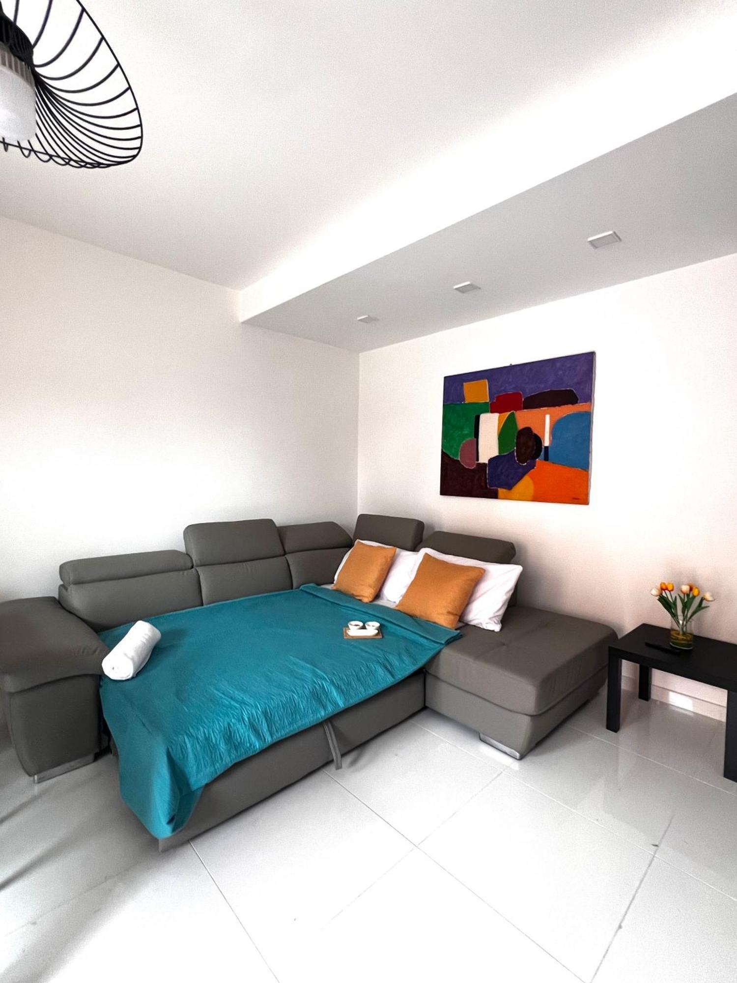 Roma Airport Sky Apartments Fiumicino Bagian luar foto